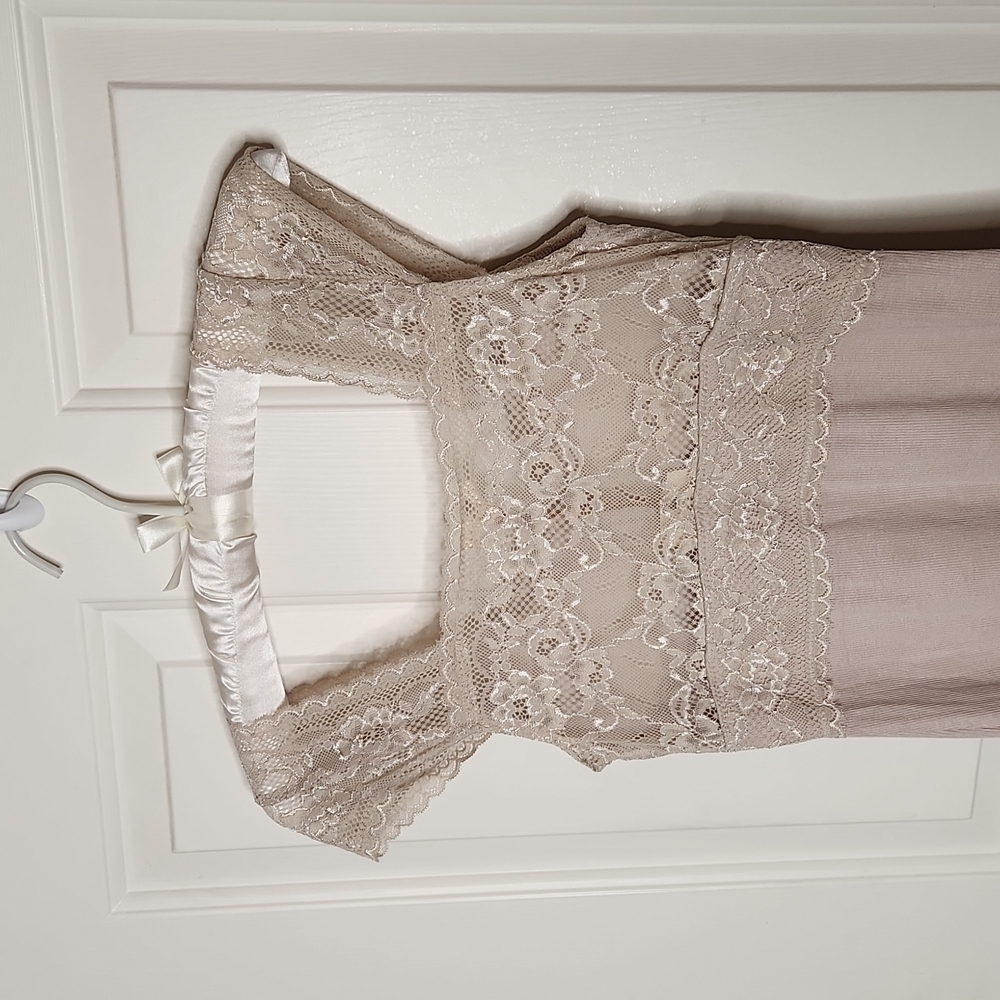 Easel Los Angeles Taupe Lace Top - Size S NWOT - Picture 6 of 10